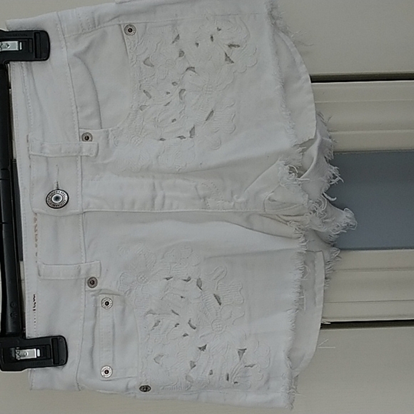 American Eagle "Hi-Rise Shortie" Denim White Lace Jean Shorts Sz 00 - Picture 5 of 11